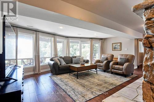 156 Acton Road, Uxbridge, ON - Indoor Photo Showing Living Room