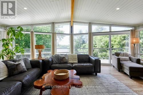 156 Acton Road, Uxbridge, ON - Indoor Photo Showing Living Room