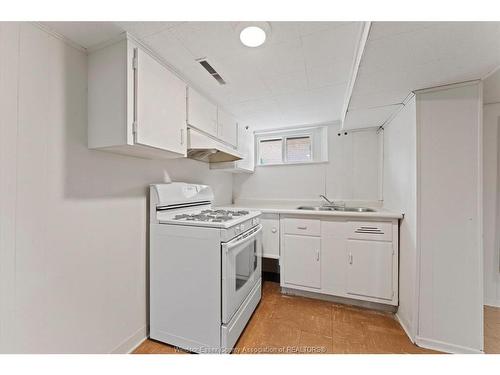 920 Louis, Windsor, ON - Indoor Photo Showing Kitchen With Double Sink