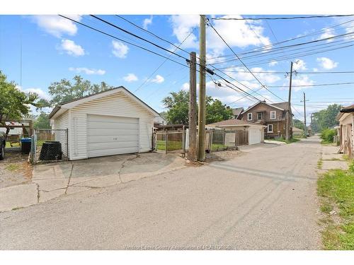 920 Louis, Windsor, ON - Outdoor With Exterior