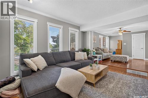 477 22Nd Street E, Prince Albert, SK - Indoor Photo Showing Living Room