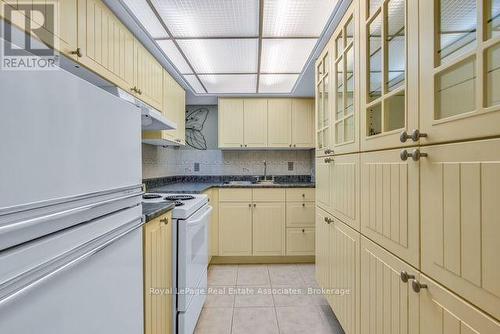 2529 Claymore Crescent, Mississauga, ON - Indoor Photo Showing Kitchen