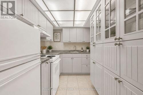 2529 Claymore Crescent, Mississauga, ON - Indoor Photo Showing Kitchen