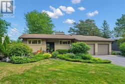 2321 HILLARY AVENUE  Ottawa, ON K1H 7J2