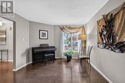 Living Room - 76 Saddlehorn Crescent, Ottawa, ON - Indoor Photo Showing Other Room