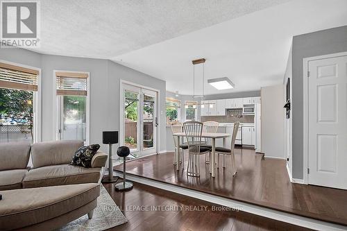 Kitchen Breakfast area - 76 Saddlehorn Crescent, Ottawa, ON - Indoor Photo Showing Living Room