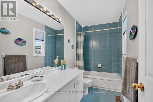 2nd Bathroom - 76 Saddlehorn Crescent, Ottawa, ON - Indoor Photo Showing Bathroom