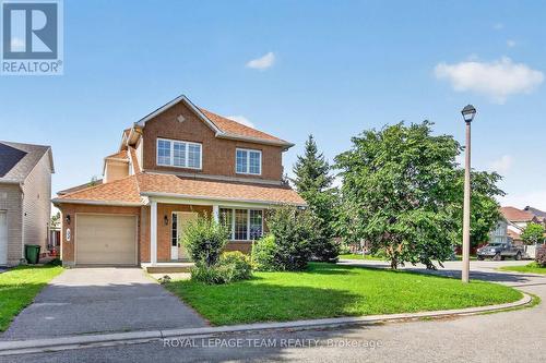 Front exterior - 32 Vistapointe Drive, Ottawa, ON - Outdoor With Facade