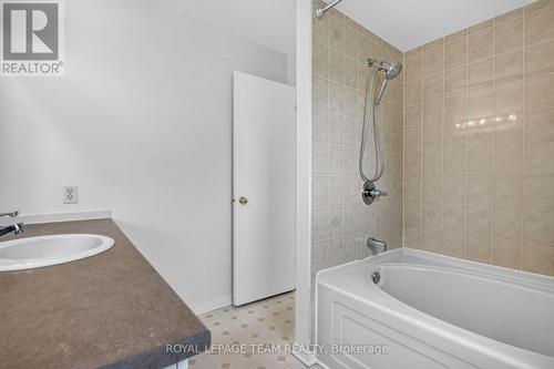 Ensuite bathroom - 32 Vistapointe Drive, Ottawa, ON - Indoor Photo Showing Bathroom