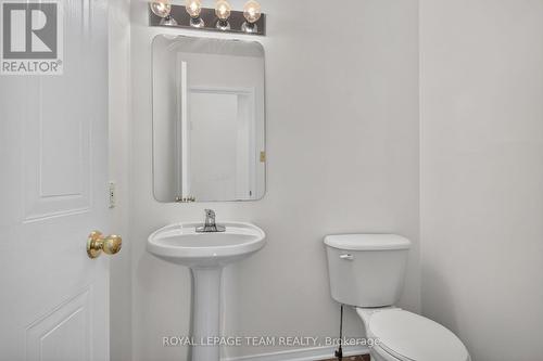 powder room - 32 Vistapointe Drive, Ottawa, ON - Indoor Photo Showing Bathroom