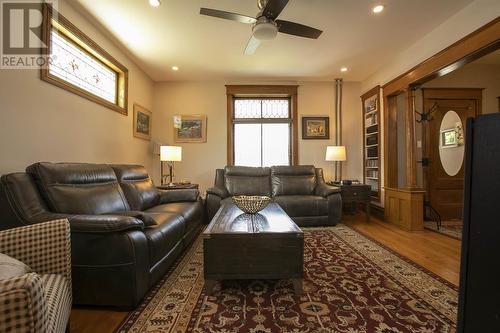 172 Spring St, Sault Ste. Marie, ON - Indoor Photo Showing Living Room
