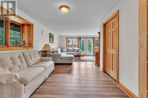 133 Harrison Road, Nipissing, ON - Indoor Photo Showing Living Room