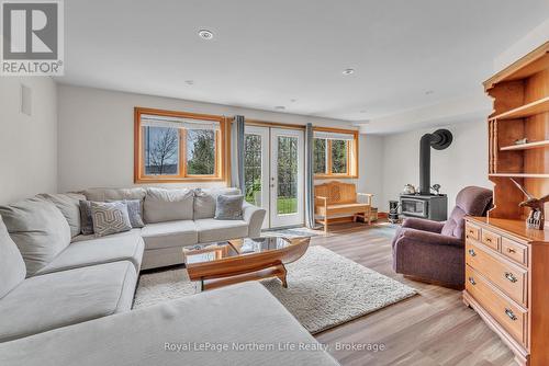 133 Harrison Road, Nipissing, ON - Indoor Photo Showing Living Room