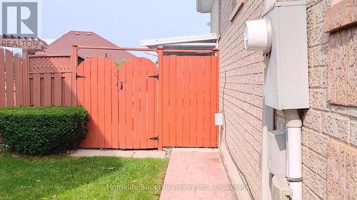 17 Summerfield Crescent, Brampton (Brampton West), ON - Outdoor
