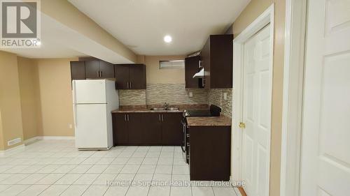 17 Summerfield Crescent, Brampton (Brampton West), ON - Indoor Photo Showing Kitchen With Double Sink
