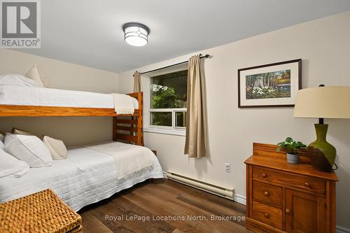 143 St Moritz Crescent, Blue Mountains, ON - Indoor Photo Showing Bedroom