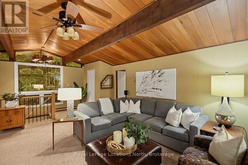143 St Moritz Crescent, Blue Mountains, ON - Indoor Photo Showing Living Room