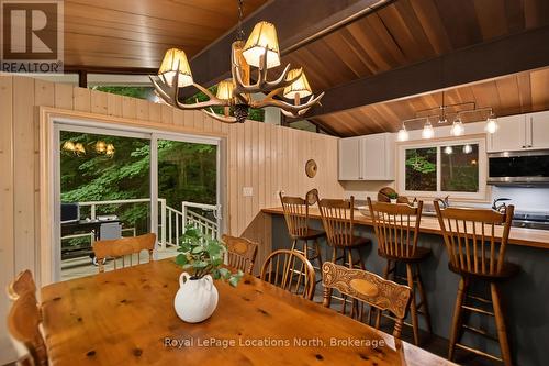 143 St Moritz Crescent, Blue Mountains, ON - Indoor Photo Showing Dining Room