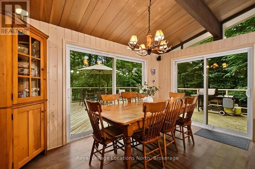 143 St Moritz Crescent, Blue Mountains, ON - Indoor Photo Showing Dining Room
