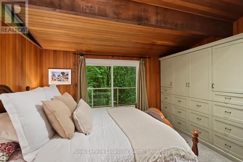 143 St Moritz Crescent, Blue Mountains, ON - Indoor Photo Showing Bedroom