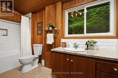 143 St Moritz Crescent, Blue Mountains, ON - Indoor Photo Showing Bathroom