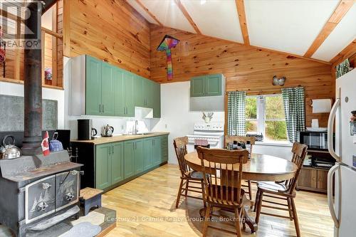 91 Ups & Downs Lane, South Algonquin, ON - Indoor Photo Showing Dining Room