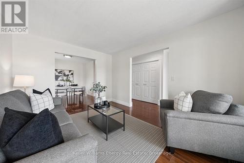 8280 Albert Court, Hamilton Township, ON - Indoor Photo Showing Living Room