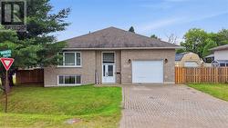 2425 FRONTENAC Street  Sudbury, ON P3A 2L7
