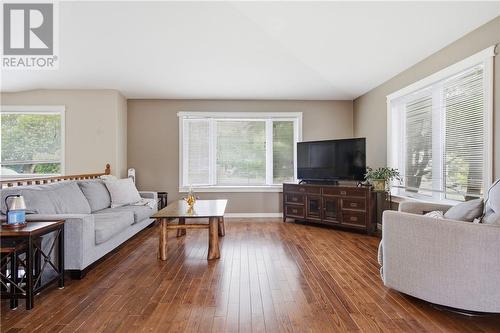 2425 Frontenac Street, Sudbury, ON - Indoor Photo Showing Living Room