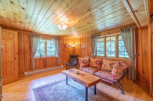 Photo aérienne - 29 Ch. Maryhill, Harrington, QC - Indoor Photo Showing Living Room