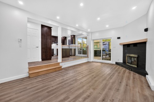 Family Room - 235 Boul. Ivan-Pavlov, Laval (Vimont), QC - Indoor With Fireplace