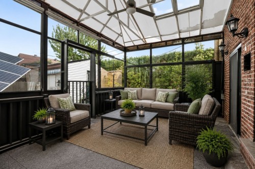 Sun Room - 235 Boul. Ivan-Pavlov, Laval (Vimont), QC - Indoor