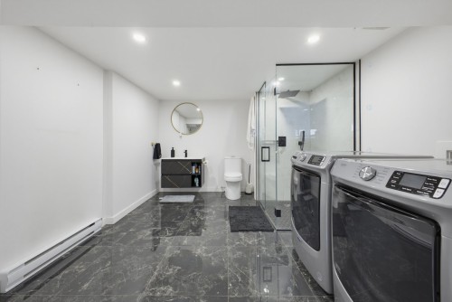 Salle de bains - 5725 Rue Provence, Laval (Auteuil), QC - Indoor Photo Showing Laundry Room