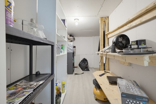 Rangement - 5725 Rue Provence, Laval (Auteuil), QC - Indoor