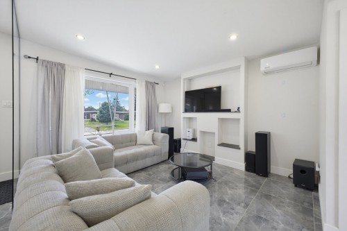 Salon - 5725 Rue Provence, Laval (Auteuil), QC - Indoor Photo Showing Living Room