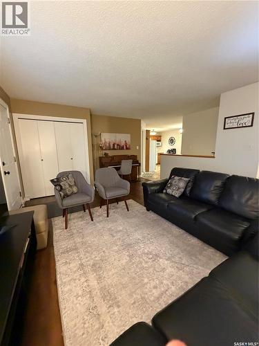 511 Macmillan Street, Hudson Bay, SK - Indoor Photo Showing Living Room