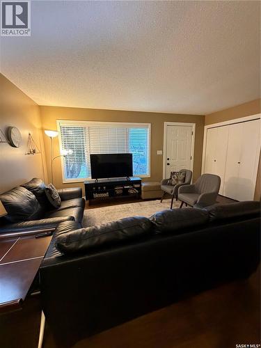 511 Macmillan Street, Hudson Bay, SK - Indoor Photo Showing Living Room