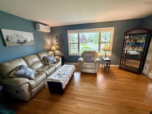 33 Crockett Court, Antigonish, NS - Indoor Photo Showing Living Room