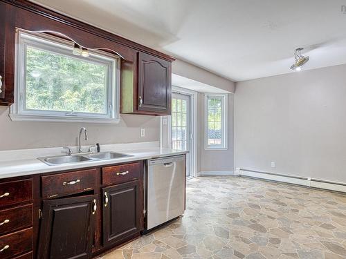 4 Ocono Court, Dartmouth, NS - Indoor Photo Showing Kitchen With Double Sink