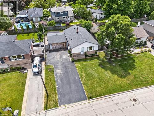 Ranch-style residence with an attached garage, featuring a dark shingle roof and a spacious front lawn - 236 Hammersmith Court, Burlington, ON - Outdoor