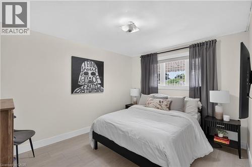 Neutral wall color complemented by light wood-finish flooring - 236 Hammersmith Court, Burlington, ON - Indoor Photo Showing Bedroom