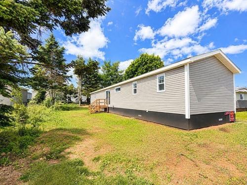 15 Wolfe Avenue, Cornwall, PE 