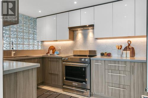 Ph04 - 99 Harbour Square, Toronto, ON - Indoor Photo Showing Kitchen With Upgraded Kitchen