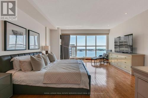 Ph04 - 99 Harbour Square, Toronto, ON - Indoor Photo Showing Bedroom