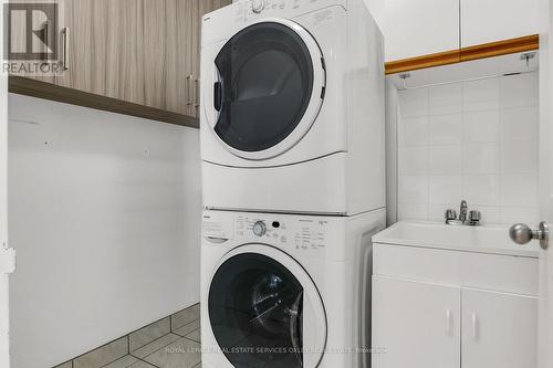 Ph04 - 99 Harbour Square, Toronto, ON - Indoor Photo Showing Laundry Room