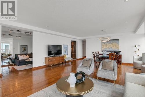 Ph04 - 99 Harbour Square, Toronto, ON - Indoor Photo Showing Living Room