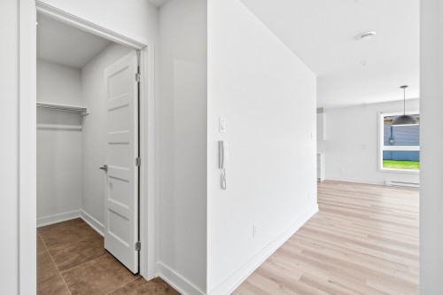 Hall d'entrée/Vestibule - 1992 Rue Henriette, Carignan, QC - Indoor Photo Showing Other Room