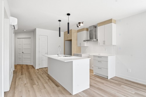 Cuisine - 1992 Rue Henriette, Carignan, QC - Indoor Photo Showing Kitchen With Upgraded Kitchen