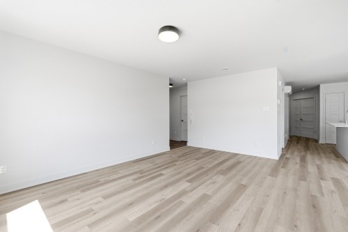 Salon - 1992 Rue Henriette, Carignan, QC - Indoor Photo Showing Other Room