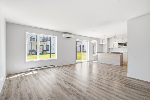 Salon - 1893 Rue Louis-Philippe-Hébert, Chambly, QC - Indoor
